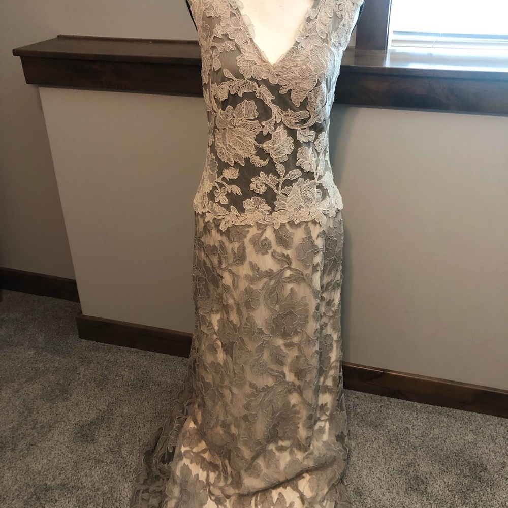 Gorgeous dress!